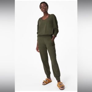 EUC SWEATY BETTY GARY LONG SLEEVE OLIVE GREEN SIZE L